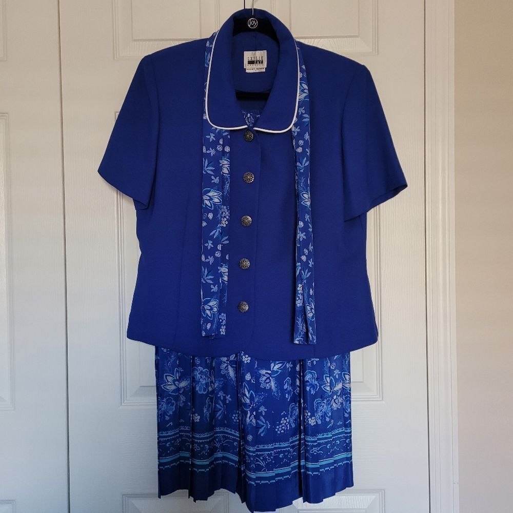Leslie Fay Blue Skirt Set with‎ Scarf